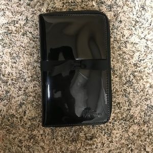 IT cosmetics brush case